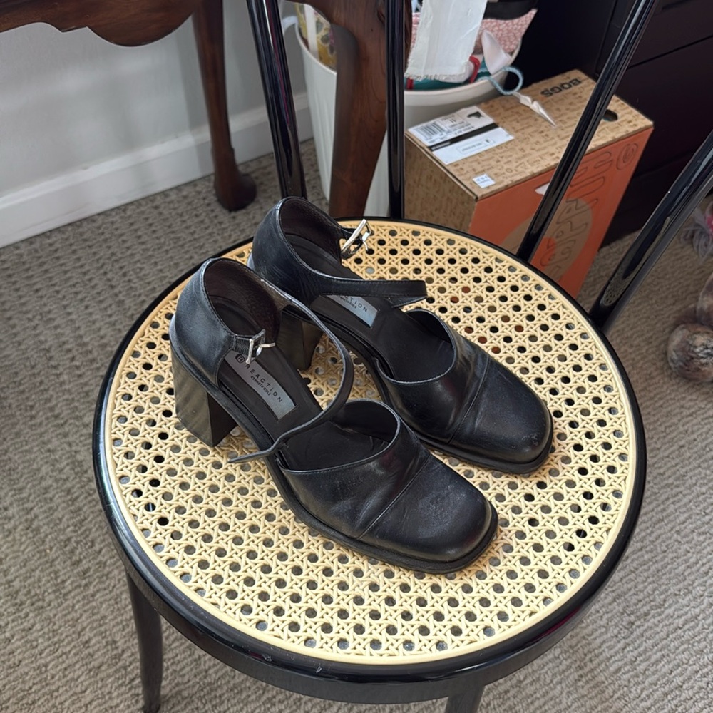 Kenneth Cole Reaction 90s Mary Jane’s